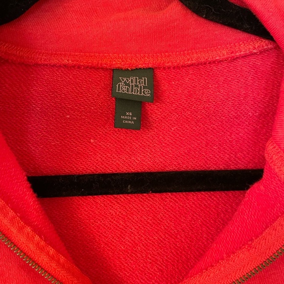 Coral and Red Colorblock Cropped Sweatshirt - Picture 3 of 3